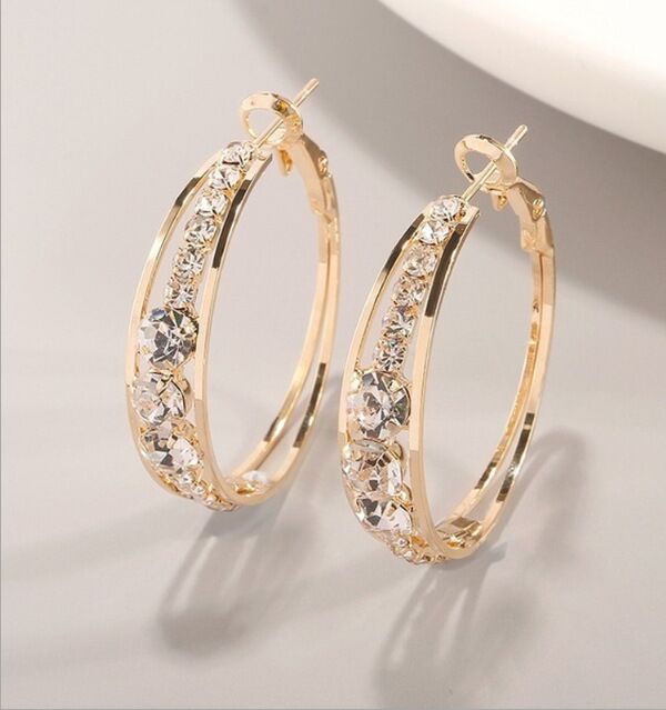 Set-in Ladies Earrings Gold